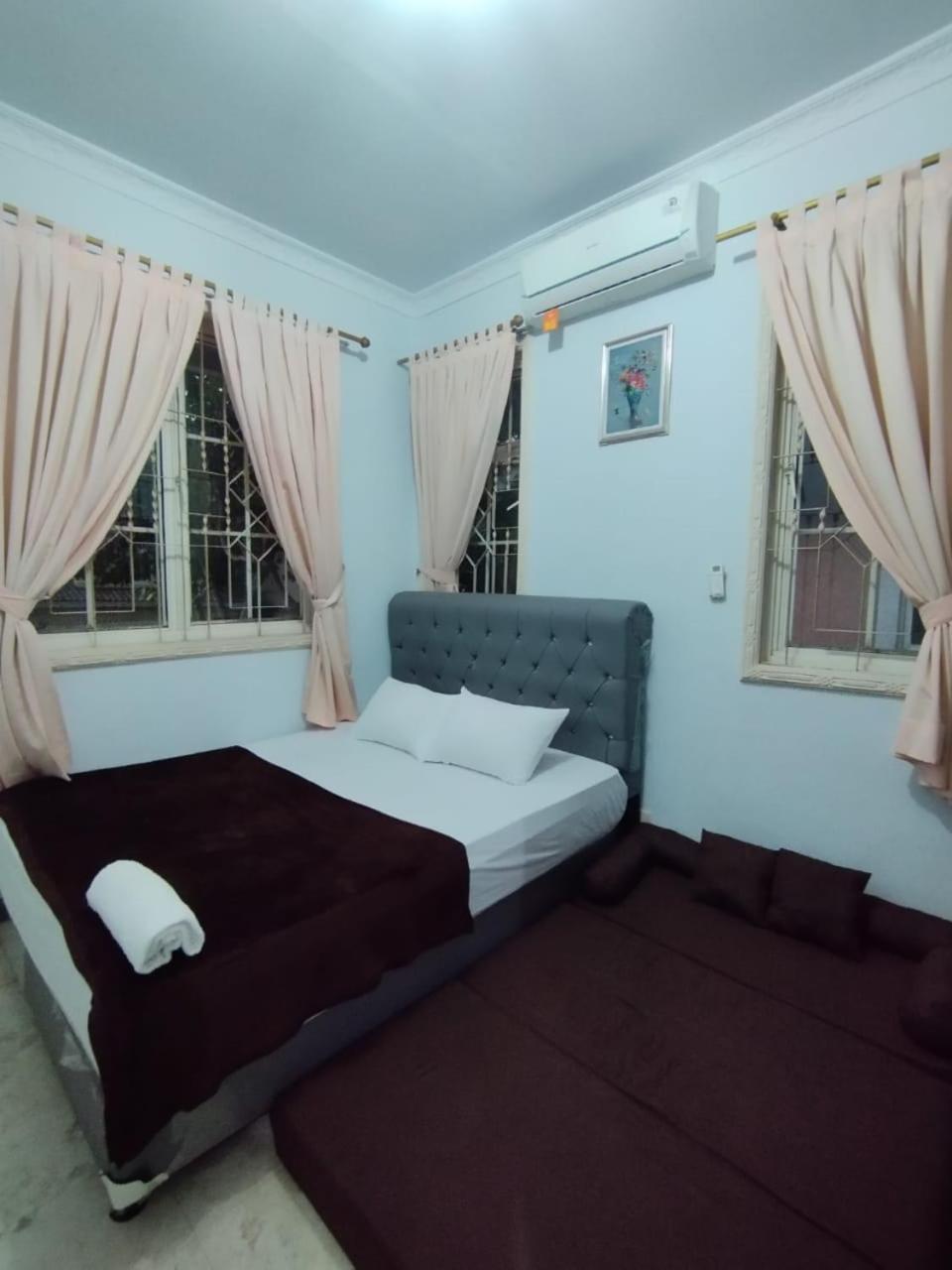 Vila Princess,Sentul 4Bedroom Dan Tenda Camping,Private Pool, Tenis Meja, Mini Billiard, Karaoke, Ayunan,Bbq, 08Satu3 80Satu6 4Satu5Satu Богор Екстер'єр фото