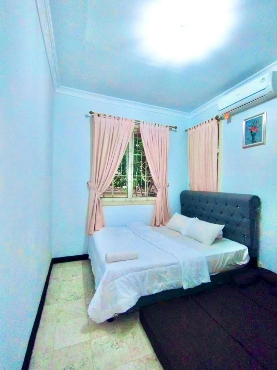 Vila Princess,Sentul 4Bedroom Dan Tenda Camping,Private Pool, Tenis Meja, Mini Billiard, Karaoke, Ayunan,Bbq, 08Satu3 80Satu6 4Satu5Satu Богор Екстер'єр фото