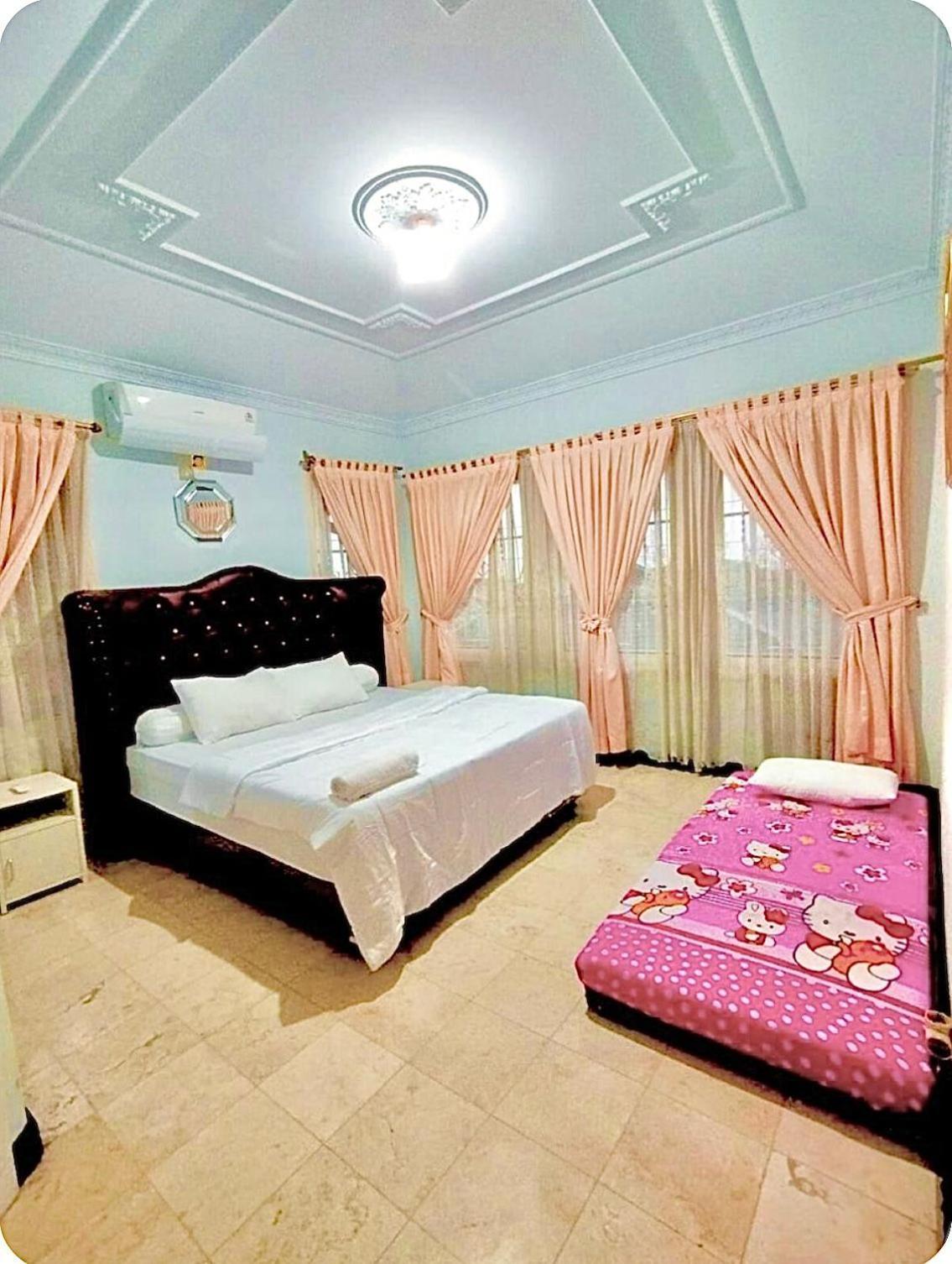 Vila Princess,Sentul 4Bedroom Dan Tenda Camping,Private Pool, Tenis Meja, Mini Billiard, Karaoke, Ayunan,Bbq, 08Satu3 80Satu6 4Satu5Satu Богор Екстер'єр фото